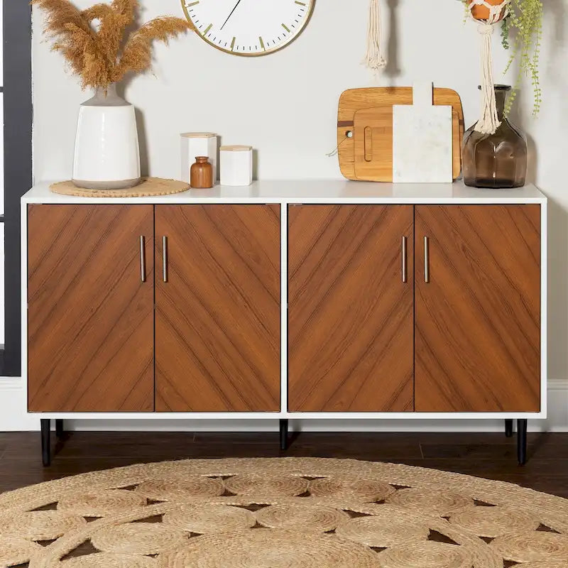 Buffet de 147 cm de style Mid-Century Modern avec 4 portes bookmatch et pieds fuselés