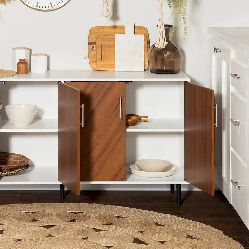 Buffet de 147 cm de style Mid-Century Modern avec 4 portes bookmatch et pieds fuselés