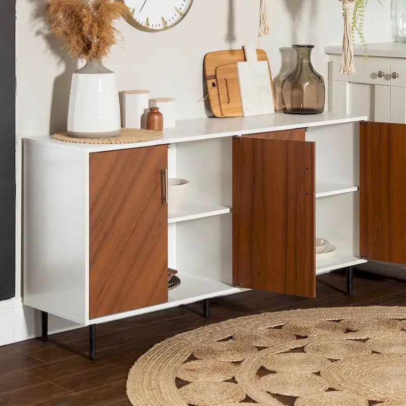 Buffet de 147 cm de style Mid-Century Modern avec 4 portes bookmatch et pieds fuselés