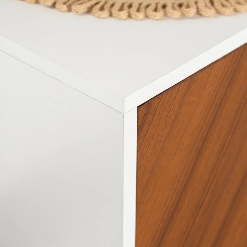 Buffet de 147 cm de style Mid-Century Modern avec 4 portes bookmatch et pieds fuselés