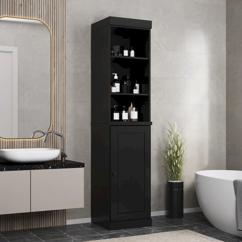 Armoire haute en bois massif avec étagères réglables et portes à panneaux surélevés