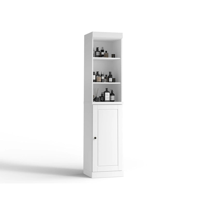 Armoire haute en bois massif avec étagères réglables et portes à panneaux surélevés