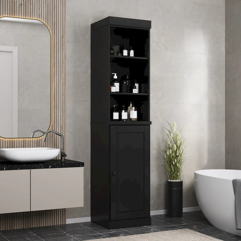 Armoire haute en bois massif avec étagères réglables et portes à panneaux surélevés