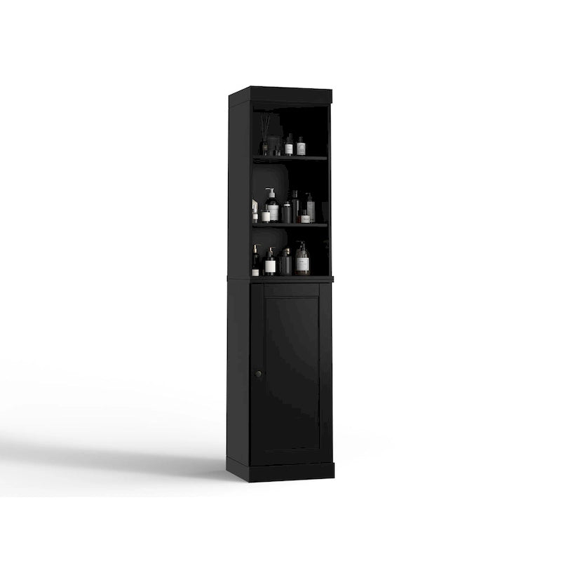 Armoire haute en bois massif avec étagères réglables et portes à panneaux surélevés