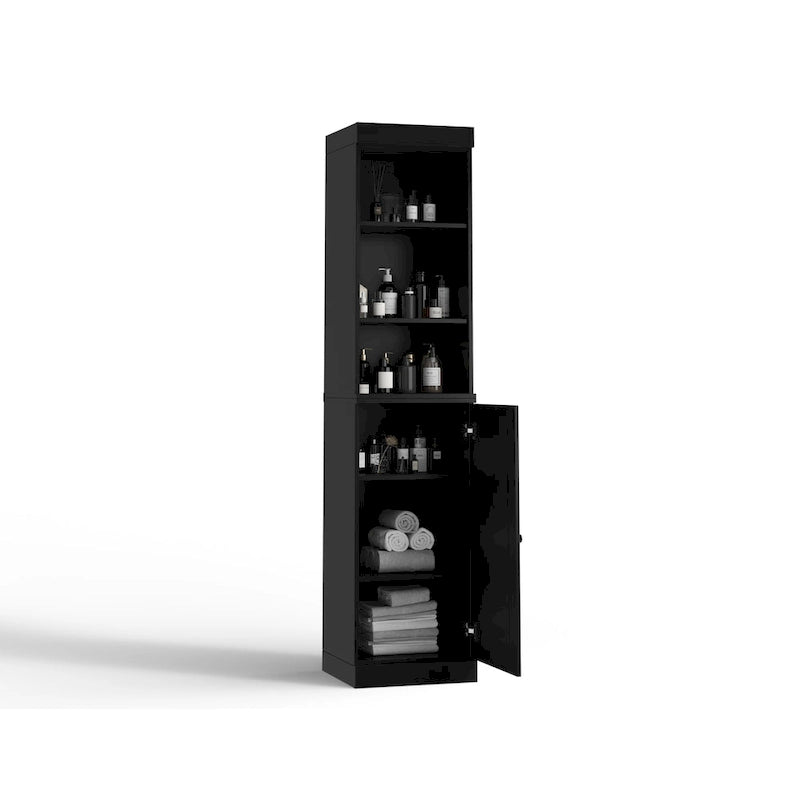 Armoire haute en bois massif avec étagères réglables et portes à panneaux surélevés