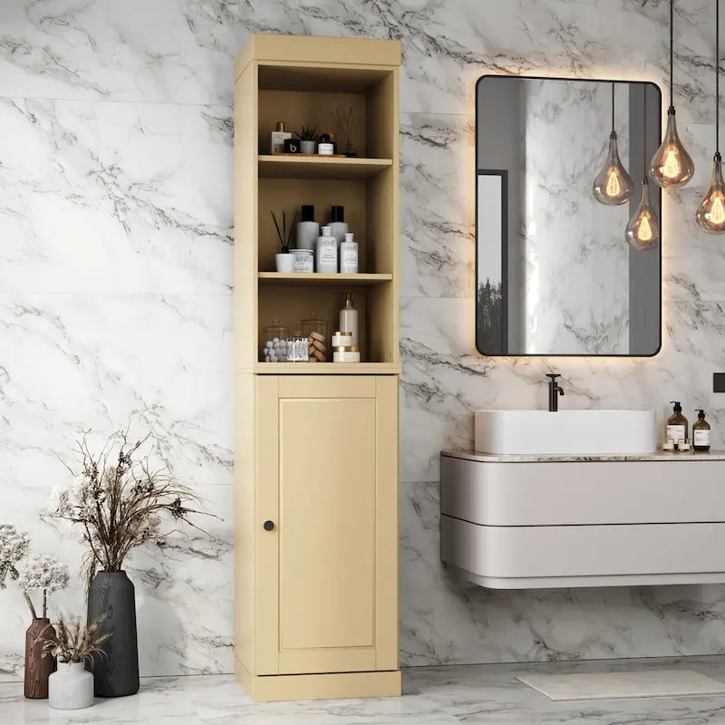 Armoire haute en bois massif avec étagères réglables et portes à panneaux surélevés