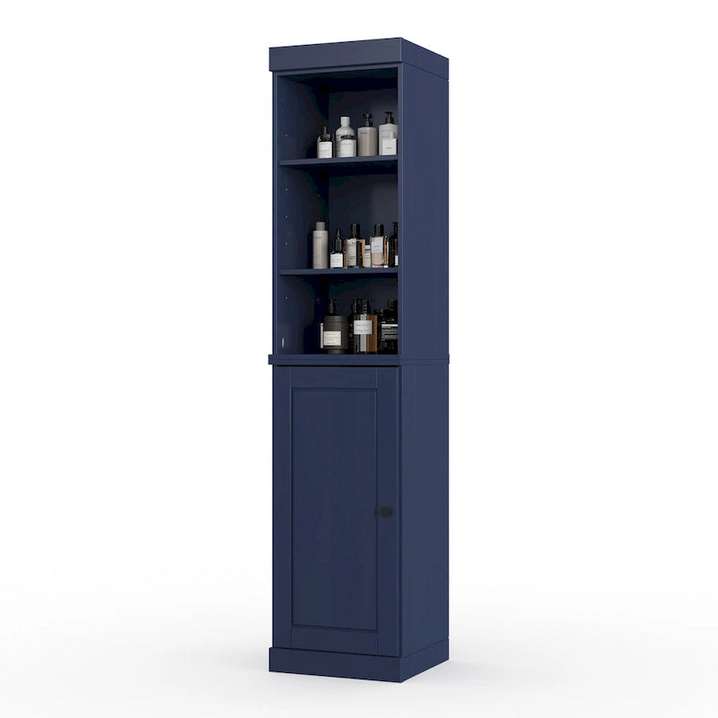 Armoire haute en bois massif avec étagères réglables et portes à panneaux surélevés