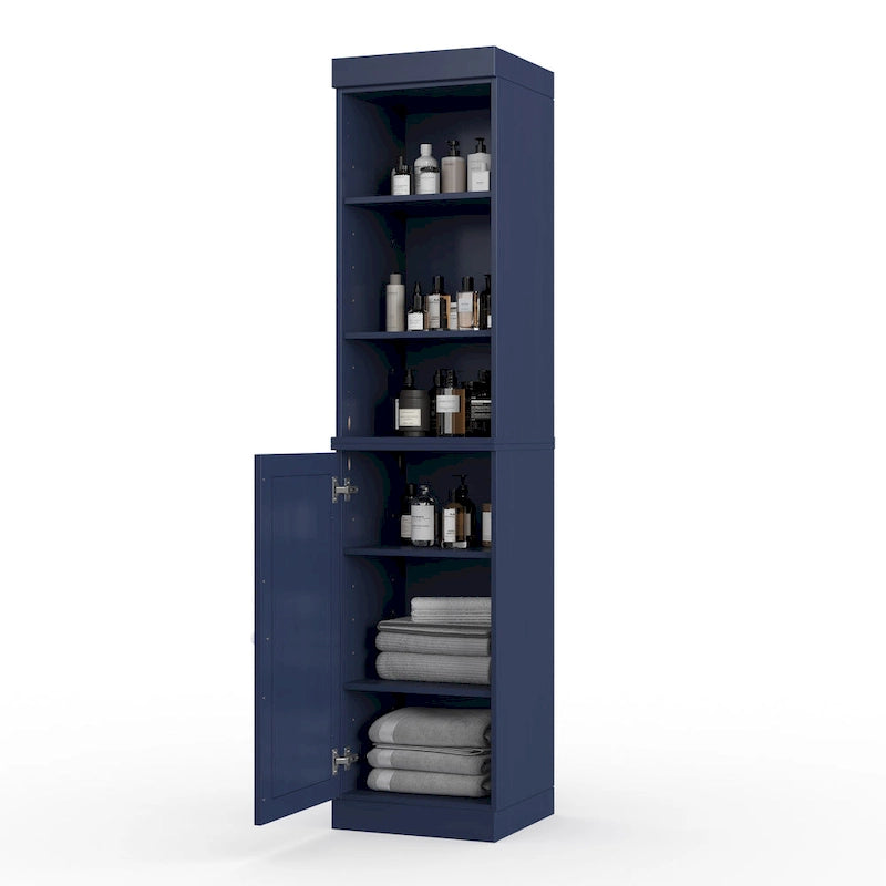 Armoire haute en bois massif avec étagères réglables et portes à panneaux surélevés