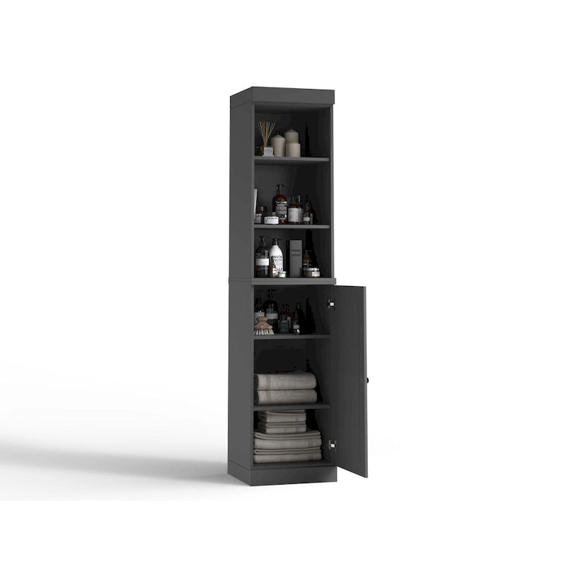 Armoire haute en bois massif avec étagères réglables et portes à panneaux surélevés