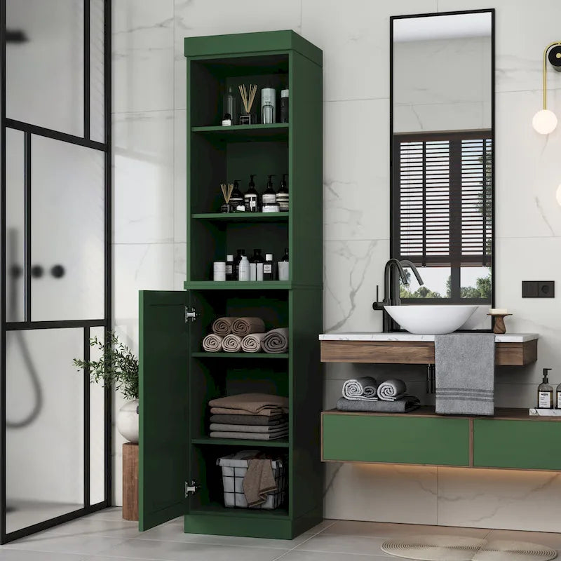 Armoire haute en bois massif avec étagères réglables et portes à panneaux surélevés