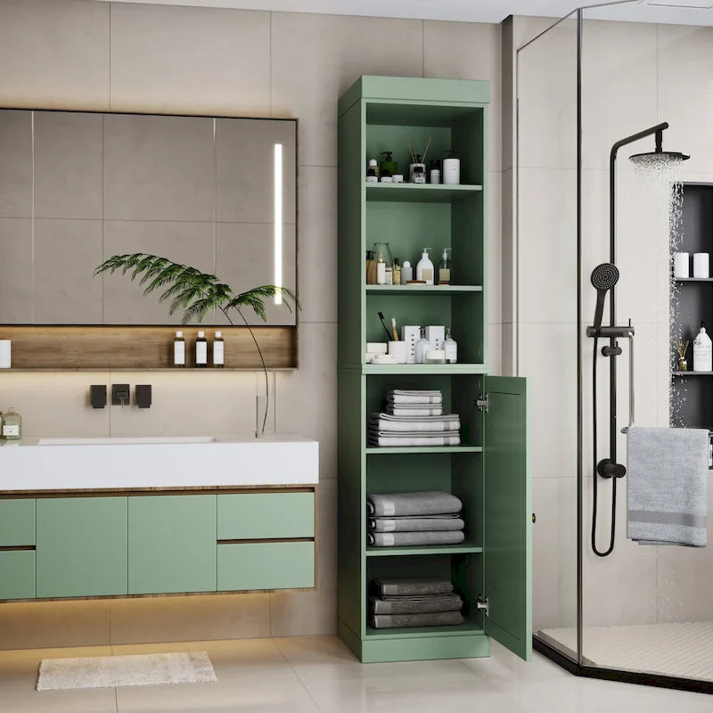 Armoire haute en bois massif avec étagères réglables et portes à panneaux surélevés