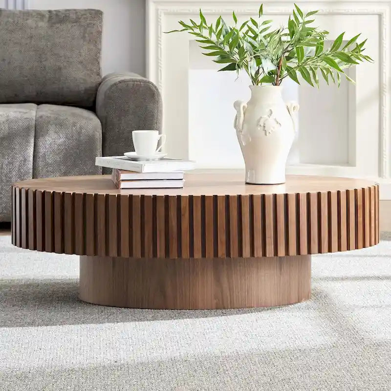 Table Basse Ronde avec Surface en Relief Bois et Piétement Socle