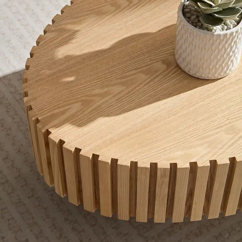 Table Basse Ronde avec Surface en Relief Bois et Piétement Socle