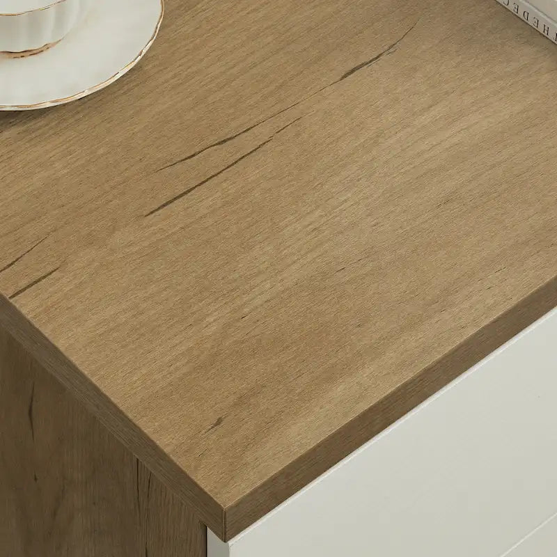 Commode avec poignées en bois massif et pieds épais