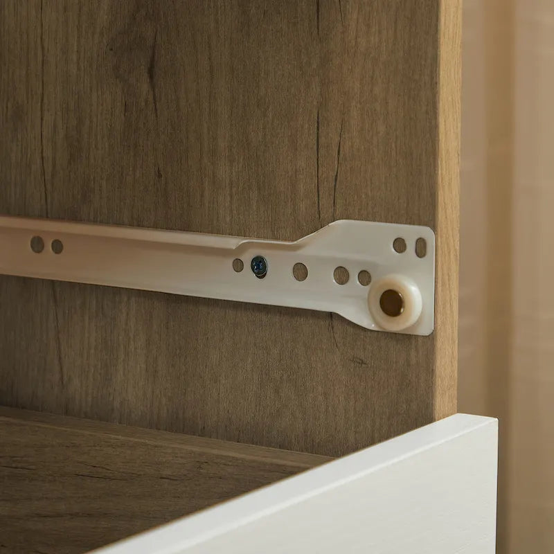 Commode avec poignées en bois massif et pieds épais