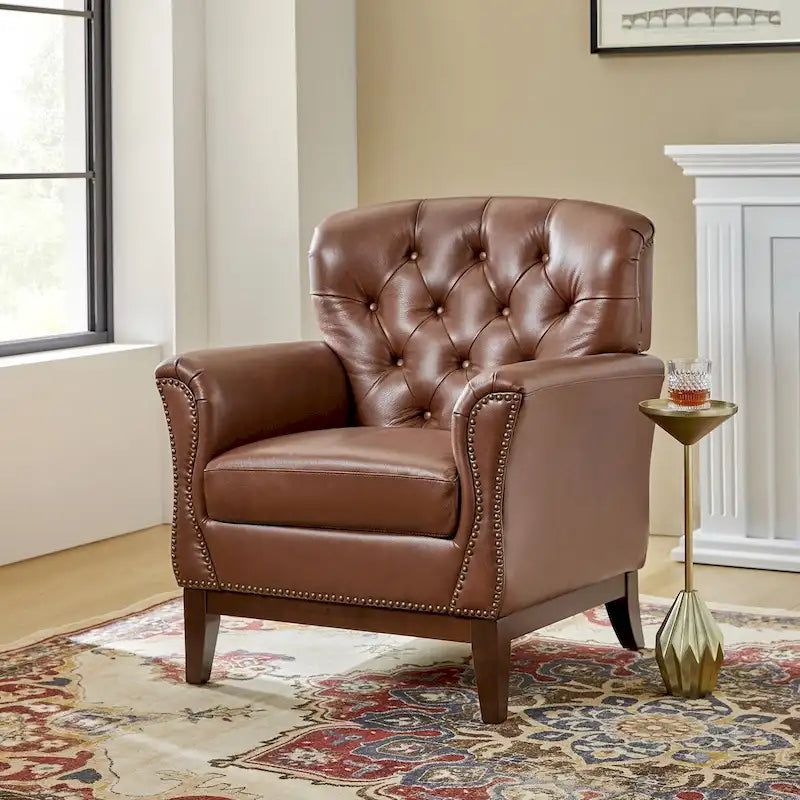 Fauteuil d'appoint en cuir véritable capitonné à dossier haut avec clous décoratifs et pieds en bois
